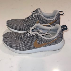 Women’s Nike shoes